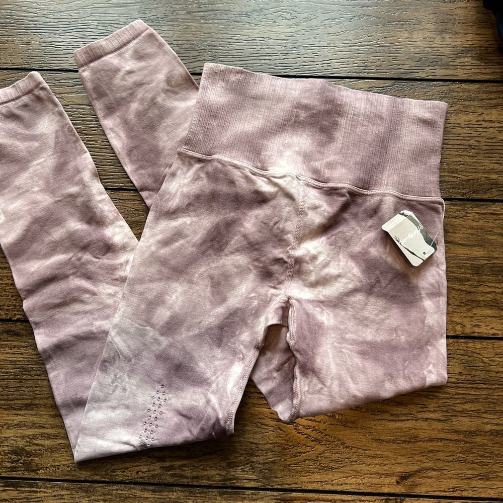 NWT Free People Movement Good Karma Tie Dye Leggings in Sugar Plum- Size XS